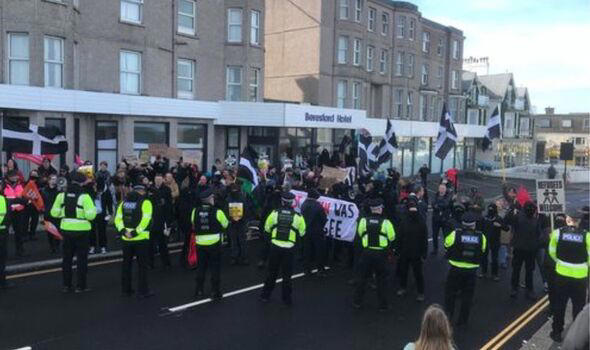 Police physically held back the asylum seeker supporters 