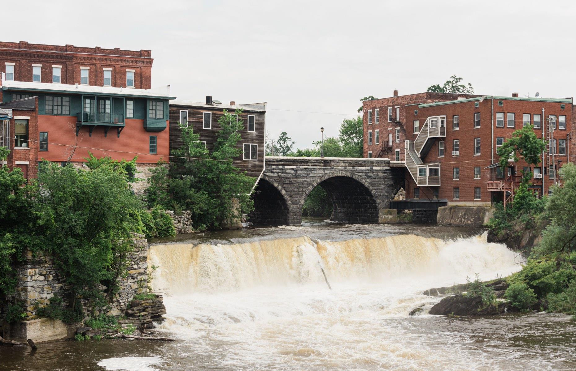 This centuries-old mill town is now home to a college and a burgeoning craft brewery and distillery scene that can be sampled on the Middlebury Tasting Trail. Set on Otter Creek, Middlebury has oodles of history too, and you can soak it all up at the Henry Sheldon Museum of Vermont History or the Vermont Folklife Center. As well as a collection of gorgeous heritage buildings, the town is home to Vermont’s oldest covered wooden bridge – Pulp Mill Bridge – which dates back to 1820.