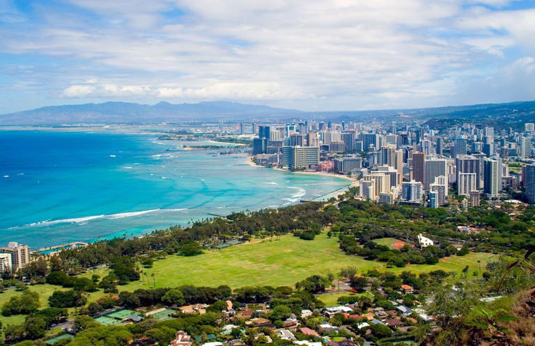 Trying to figure out your plans for Oahu but aren’t completely sure what way you want to get to Waikiki? Here are some tips on getting from Honolulu Airport to Waikiki stress-free. This guide on how to get from Honolulu Airport to Waikiki contains affiliate links which means if you purchase something from one of ... Read more