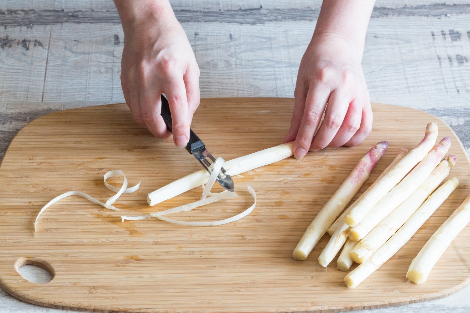 Einfach gesund und köstlich: Spargel mit pochiertem Ei