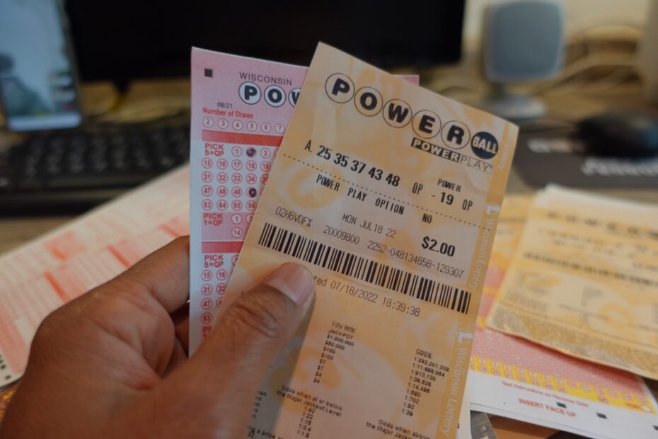 this-55-million-lottery-winner-told-no-one-about-their-winnings-here