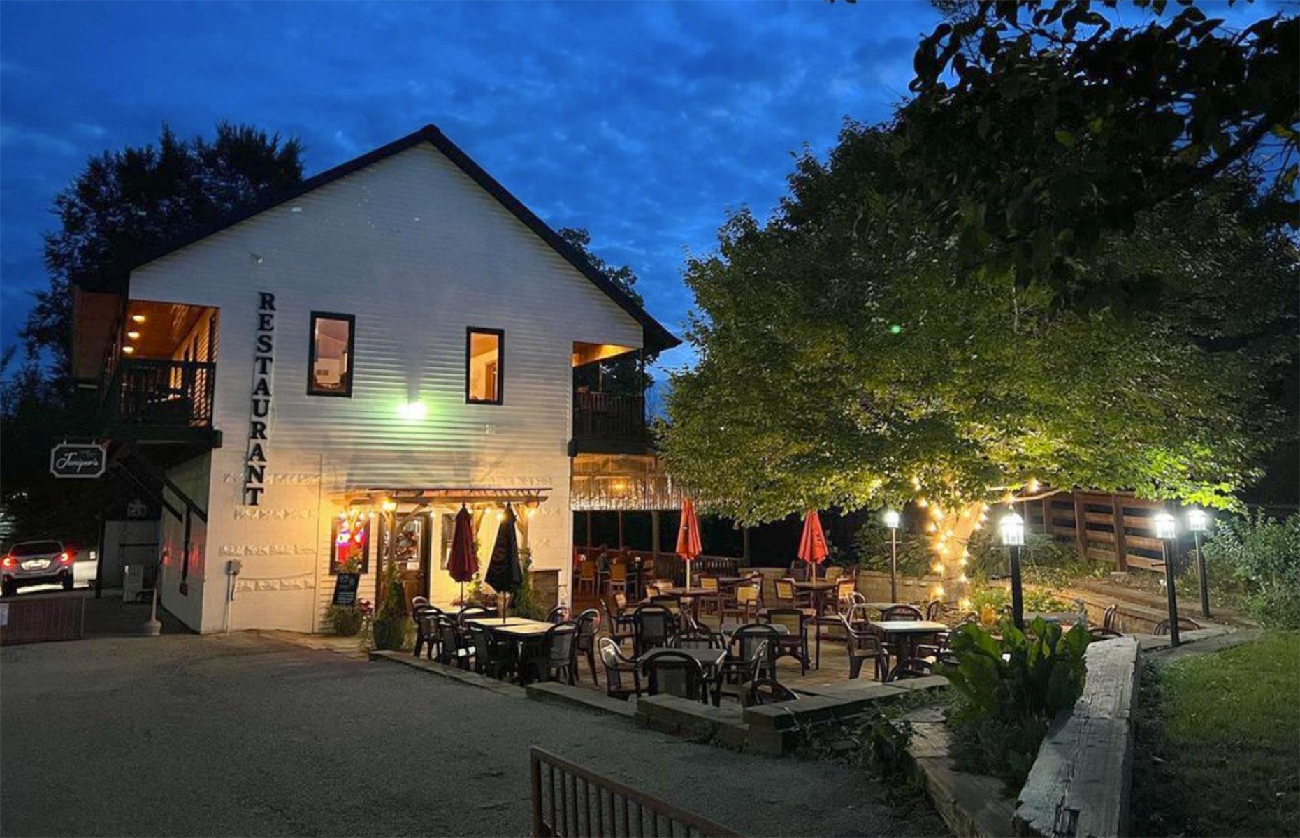 Your State's Cutest SmallTown Restaurant Serves Tasty Food And Cozy Vibes