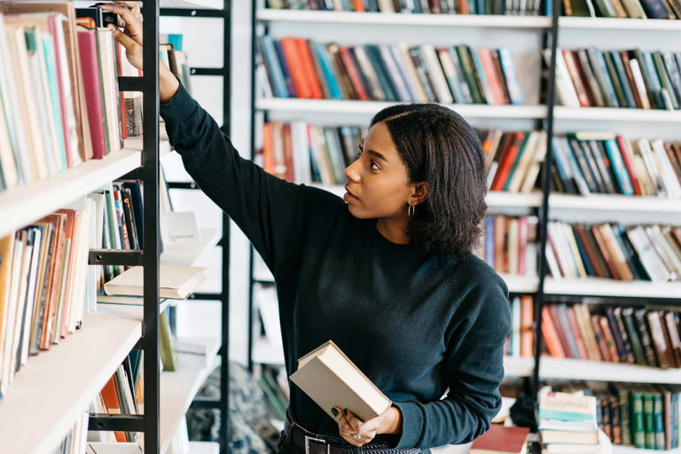 11 Benefits of Reading That Will Convince You to Pick Up a Book Today