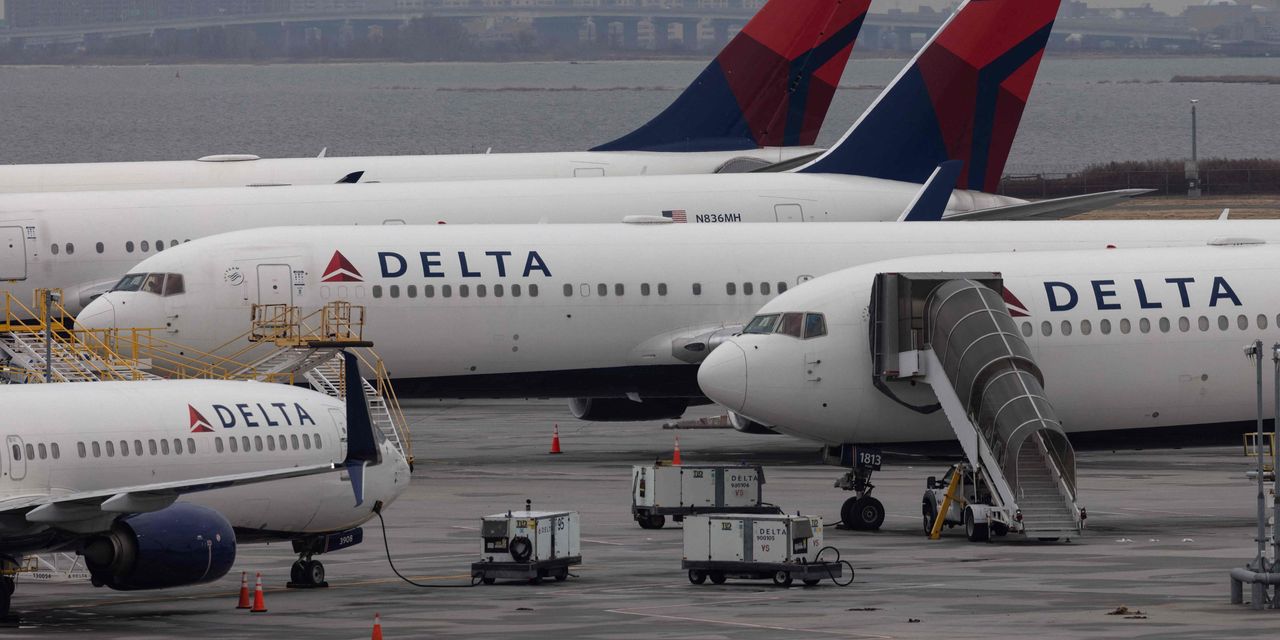 Airline Stocks Slide After Delta Lowers 2024 Earnings Guidance   AA19Pzut.img