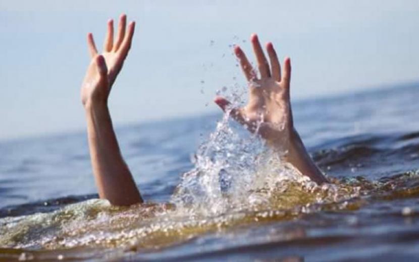 sar selamatkan 4 pelajar yang tenggelam di pantai selatan sukabumi