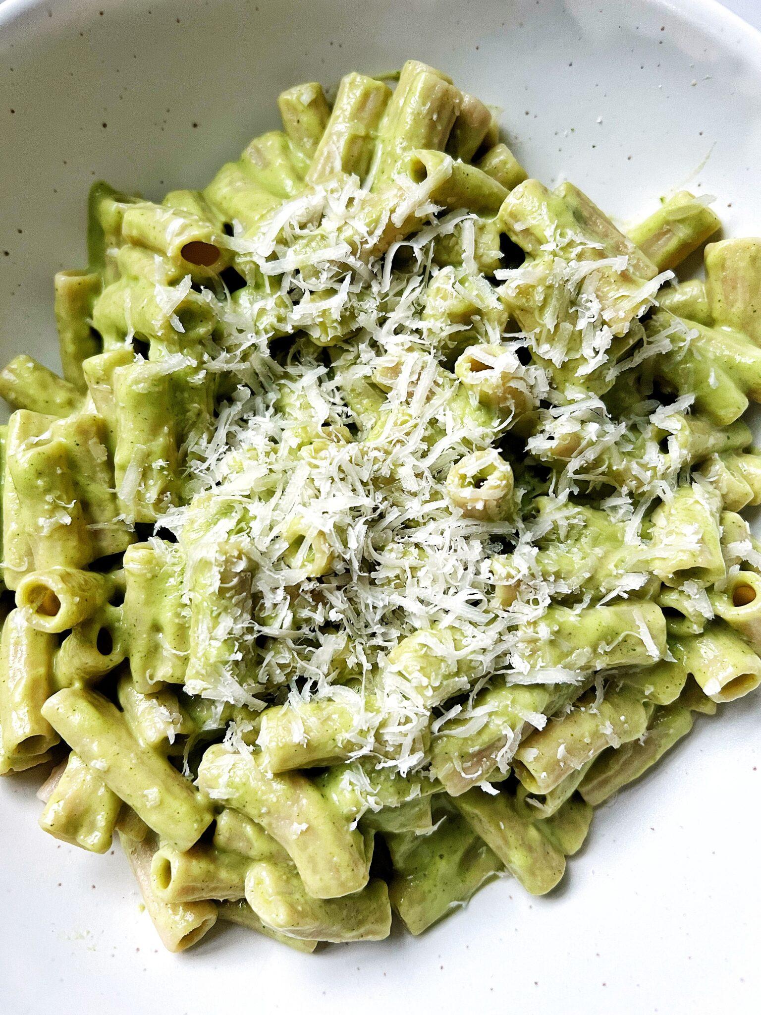 This gluten-free pasta tastes like creamy alfredo, but with a lighter twist, thanks to coconut milk. (via <a href="https://rachlmansfield.com/10-minute-creamy-zucchini-pasta-gluten-free/"><strong>Rachel Mansfield</strong></a>)