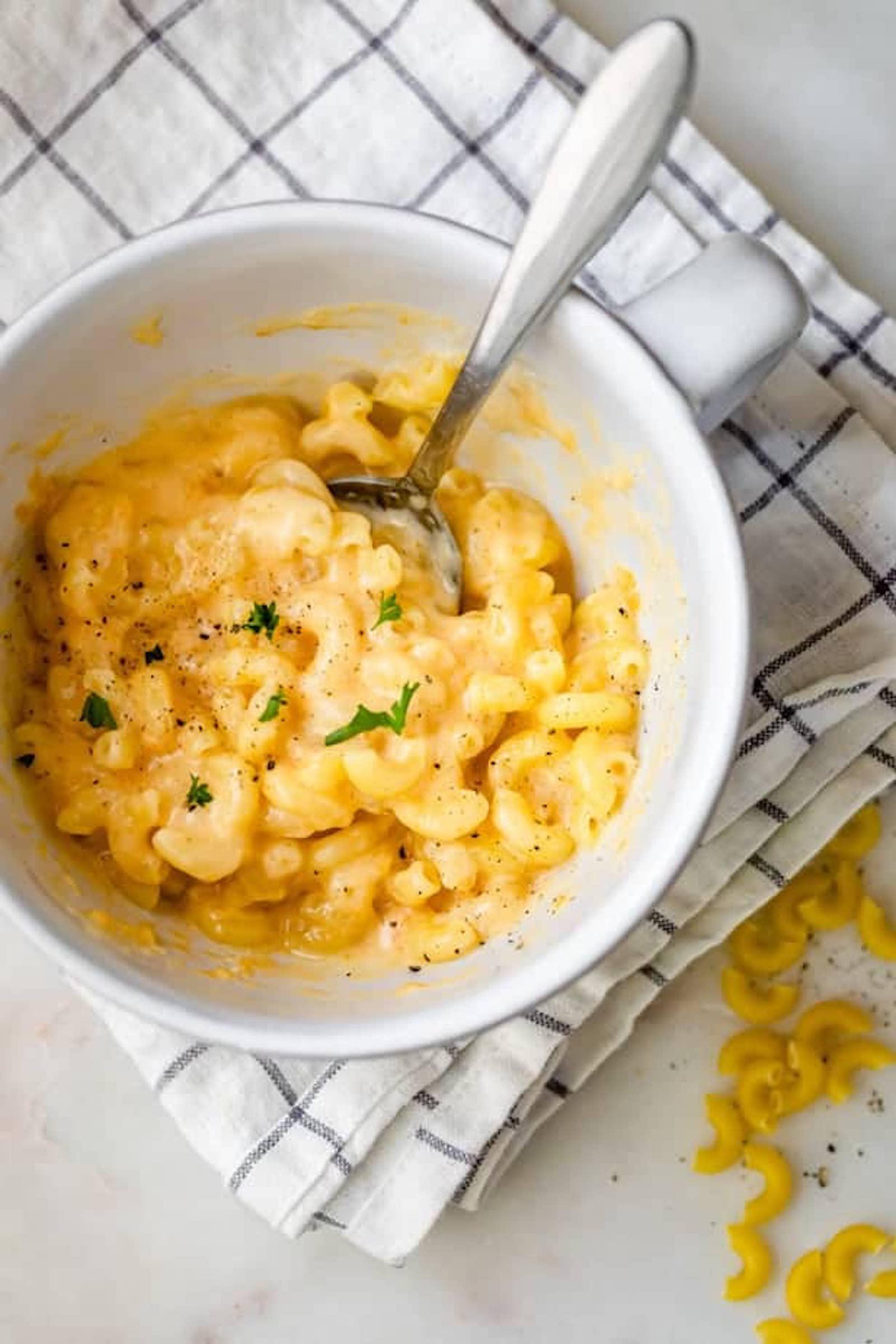We could <em>never</em> pass up the opportunity to make mug mac and cheese! Since the recipe calls for a bag of shredded cheese, you can just add your fave. (via <strong><a href="https://feelgoodfoodie.net/recipe/instant-pasta-in-a-mug/">Feel Good Foodie</a></strong>)
