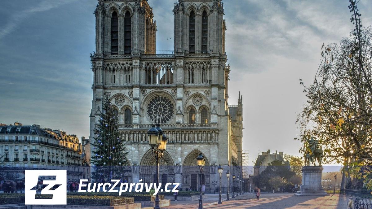 vyhořelá katedrála notre-dame se otevře návštěvníkům ještě letos, tvrdí paříž