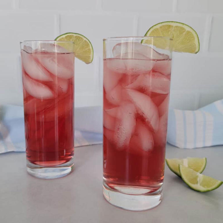 Easy Cocktails with Cranberry Juice that taste amazing!