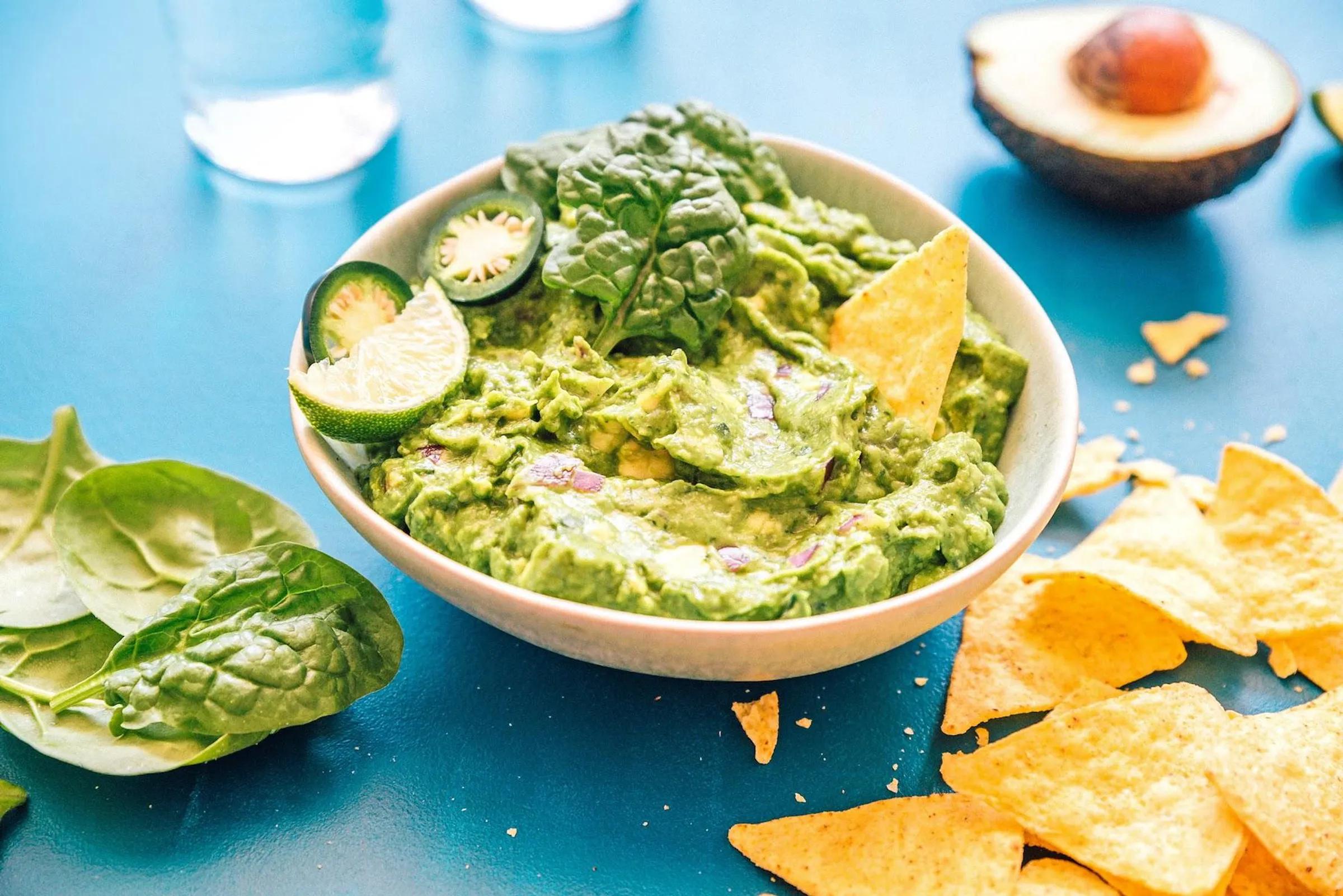 This guacamole is a quick mix of spinach, avocado, red onion, garlic, and jalapeño for a true power lunch. (via <strong><a href="https://www.brit.co/guacamole-recipe/">Brit + Co.</a></strong>)