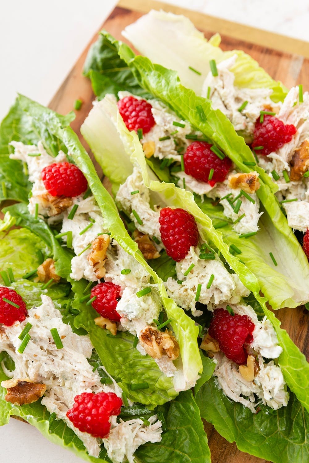 This handheld take on chicken salad will please your tummy <em>and</em> your carb count. (via <strong><a href="https://www.brit.co/keto-chicken-salad-lettuce-wraps/">Brit + Co.</a></strong>)