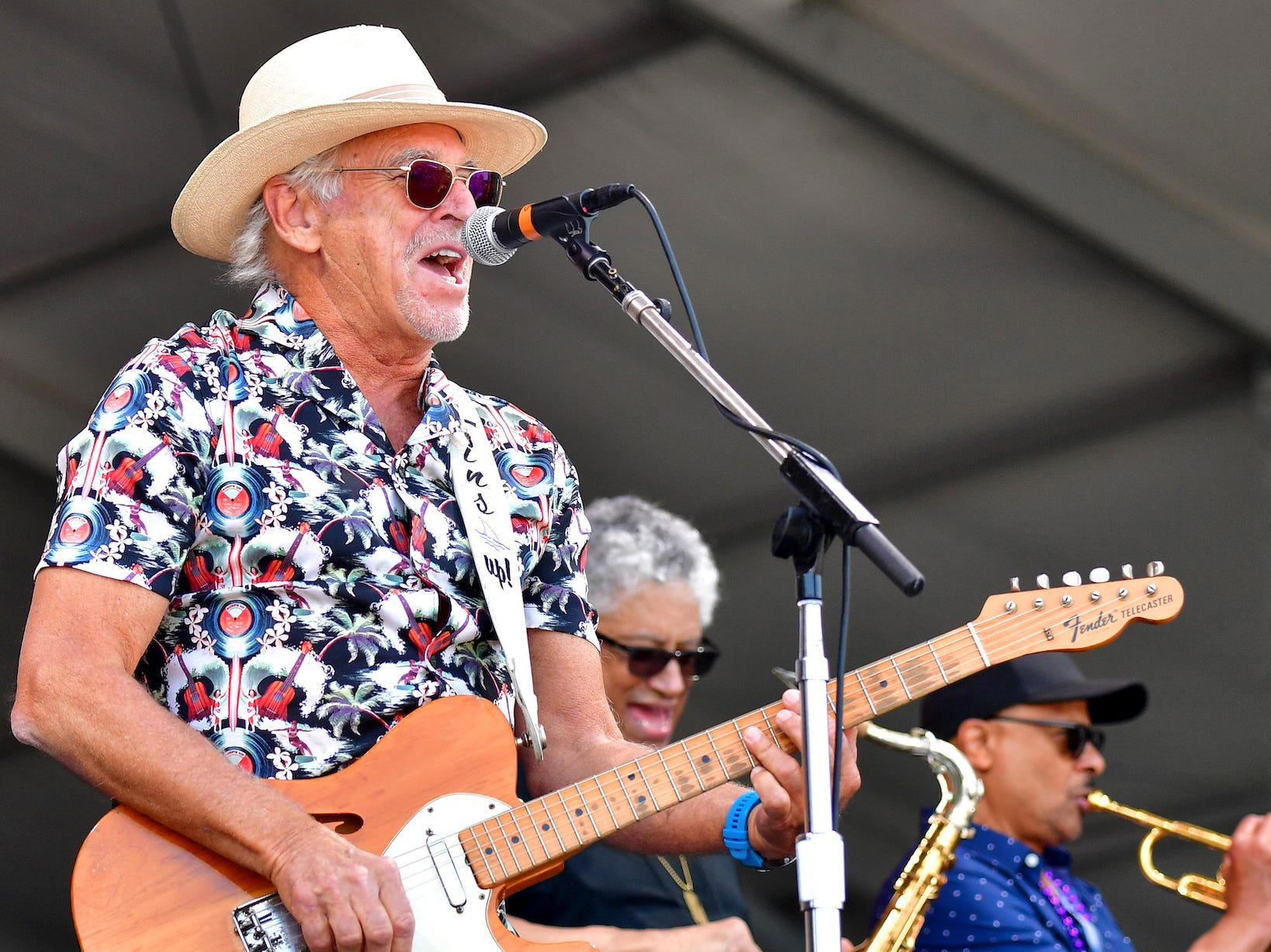 Jimmy Buffet became a billionaire after 5 decades in the music industry ...