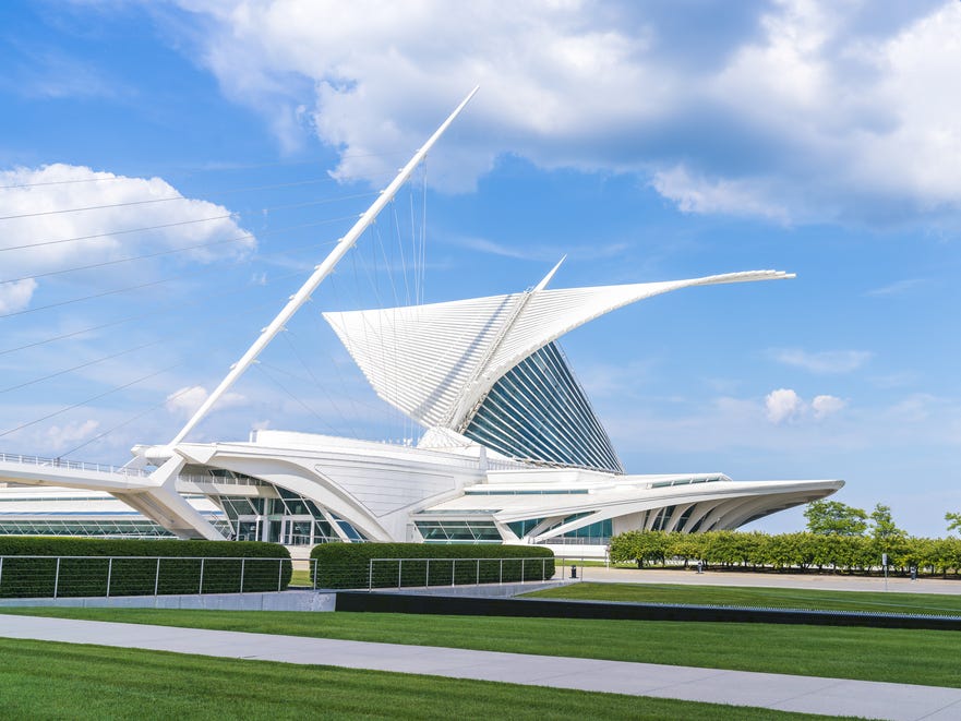 <p>Architect Santiago Calatrava <a href="https://mam.org/info/architecture.php">designed the innovative building</a> — his first commission in the US. It's situated on Lake Michigan's scenic coast along bike paths and walkways.</p>