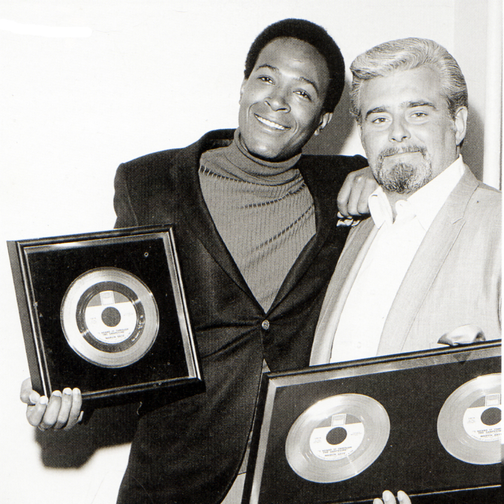 <p>Marvin Gaye erreichte 1968 zum ersten Mal die Spitze der <em>Billboard Hot 100 Chart</em>s, und zwar mit seinem wohl bis heute populärsten Song "I Heard It Through the Grapevine". Von der Single wurden über vier Millionen Exemplare verkauft, was sie schnell zur erfolgreichsten Motown-Veröffentlichung der damaligen Zeit machte.</p><p>Sie können auch mögen:<a href="https://de.starsinsider.com/n/438879?utm_source=msn.com&utm_medium=display&utm_campaign=referral_description&utm_content=543706"> Heftig! Die strikten Hochzeitsregeln der britischen Königsfamilie</a></p>