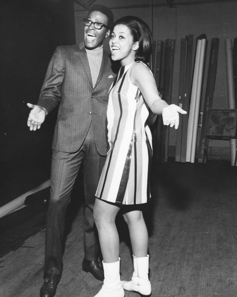 <p>Mittlerweile war es das Jahr 1966 und Gaye hatte eine enge künstlerische Partnerschaft mit der Sängerin Tammi Terrell aufgebaut. Die beiden nahmen einige der berühmtesten und einflussreichsten Duette von Gaye auf, darunter "Ain't No Mountain High Enough" von 1966 und "Ain't Nothing Like the Real Thing" von 1968.</p>