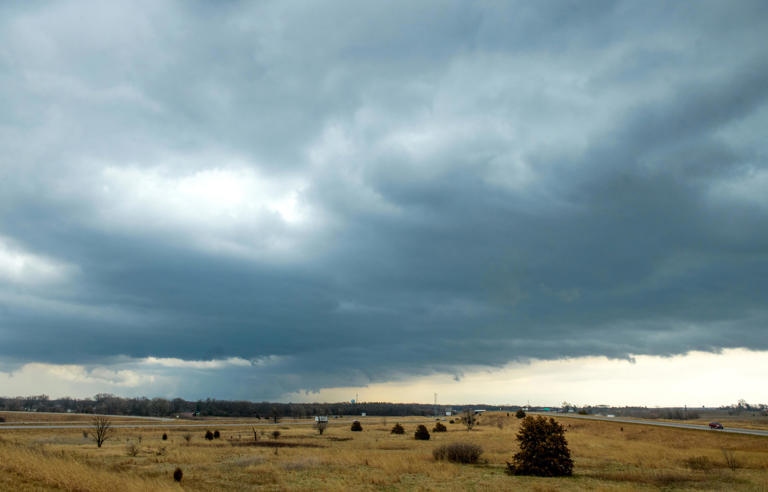 Severe weather with possible tornadoes forecast in the Peoria area ...