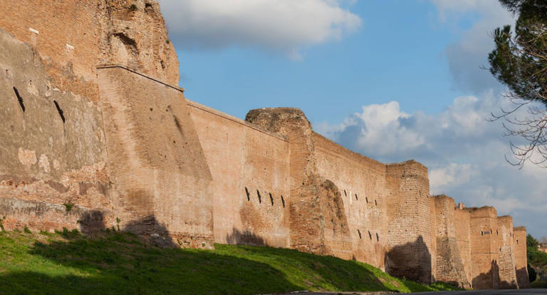 Here Are 10 Ancient Roman Walls To Have On Your Bucket List