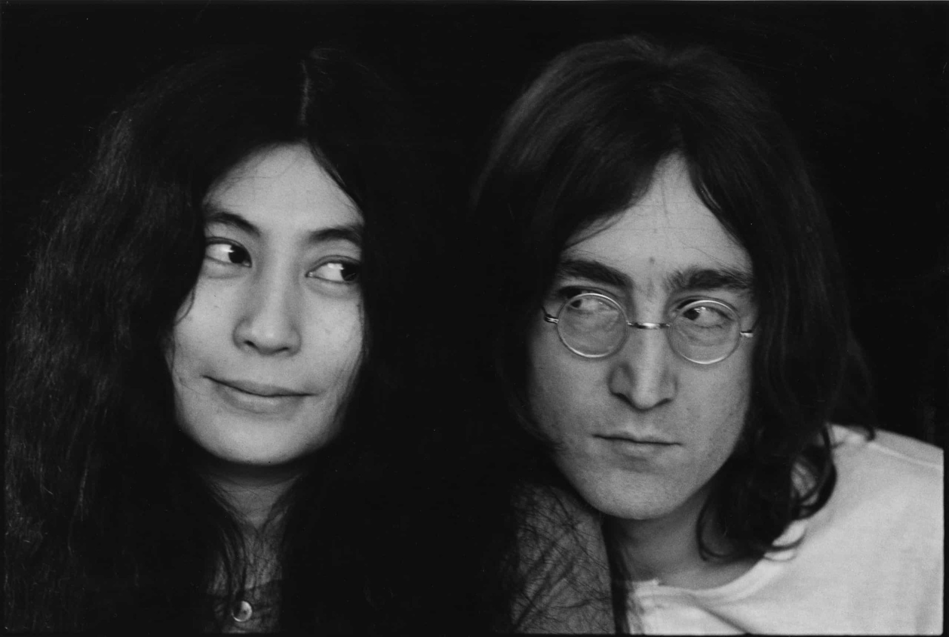 <p><a href="https://www.starsinsider.com/fr/people/454235/yoko-ono-la-femme-la-plus-critiquee-de-la-culture-pop">Yoko Ono</a>, l'épouse de John Lennon, étant son unique héritière, c'est elle qui a reçu les redevances découlant de la popularité continue de la chanson. "Yesterday" est l'une des chansons les plus écoutées de l'histoire de la radio et a rapporté environ 30 millions de dollars.</p>