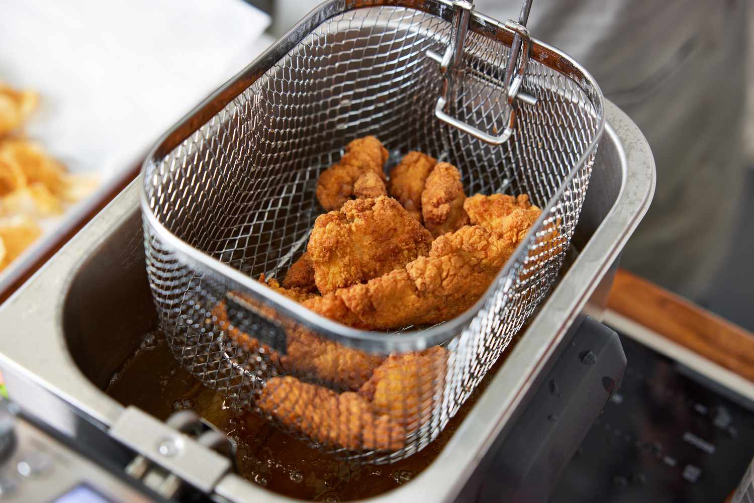 We Tested 6 To Deep Fryers to Find the Best for Crispy, Crunchy Food