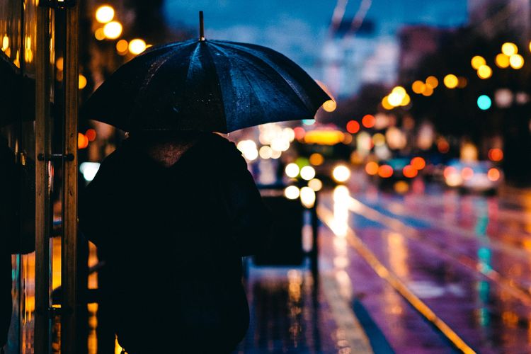 peringatan dini bmkg: jakarta berpotensi hujan lebat sejak siang hingga malam
