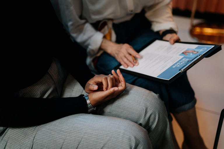 job-seekers-use-hidden-resume-prompts-to-outsmart-ai-screeners