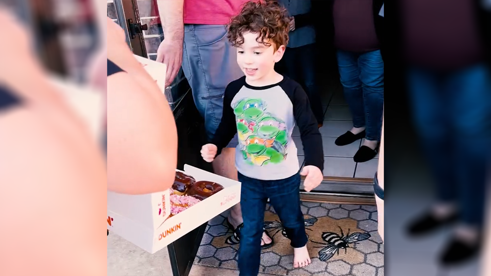 WATCH Officers deliver 'emergency donuts' after hilarious 911 call