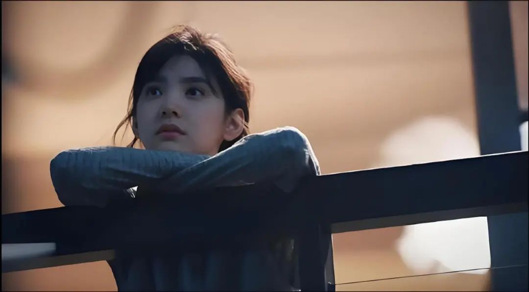 “扶弟魔”章若楠：出道几年仍买不起房，“恨嫁”背后有多心酸！