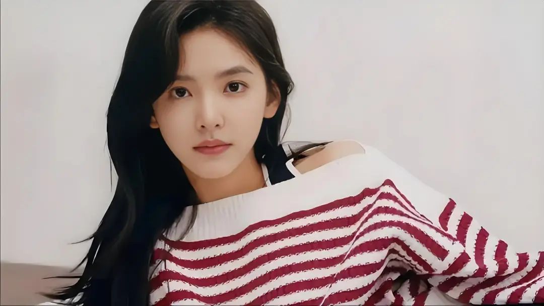 “扶弟魔”章若楠：出道几年仍买不起房，“恨嫁”背后有多心酸！