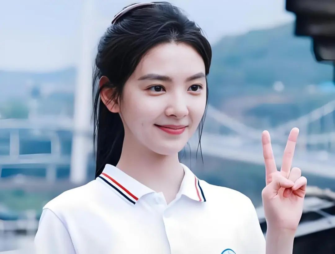 “扶弟魔”章若楠：出道几年仍买不起房，“恨嫁”背后有多心酸！