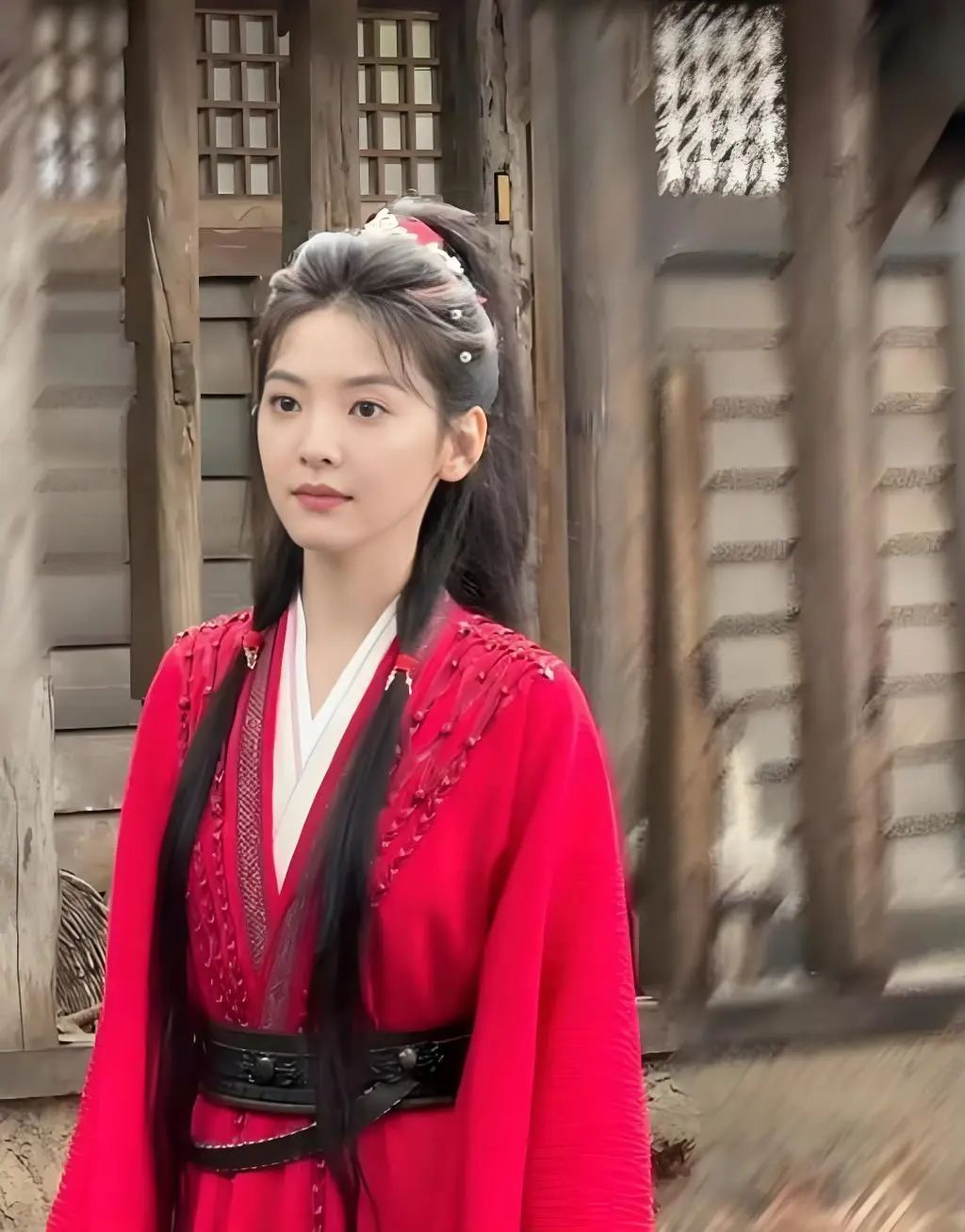 “扶弟魔”章若楠：出道几年仍买不起房，“恨嫁”背后有多心酸！