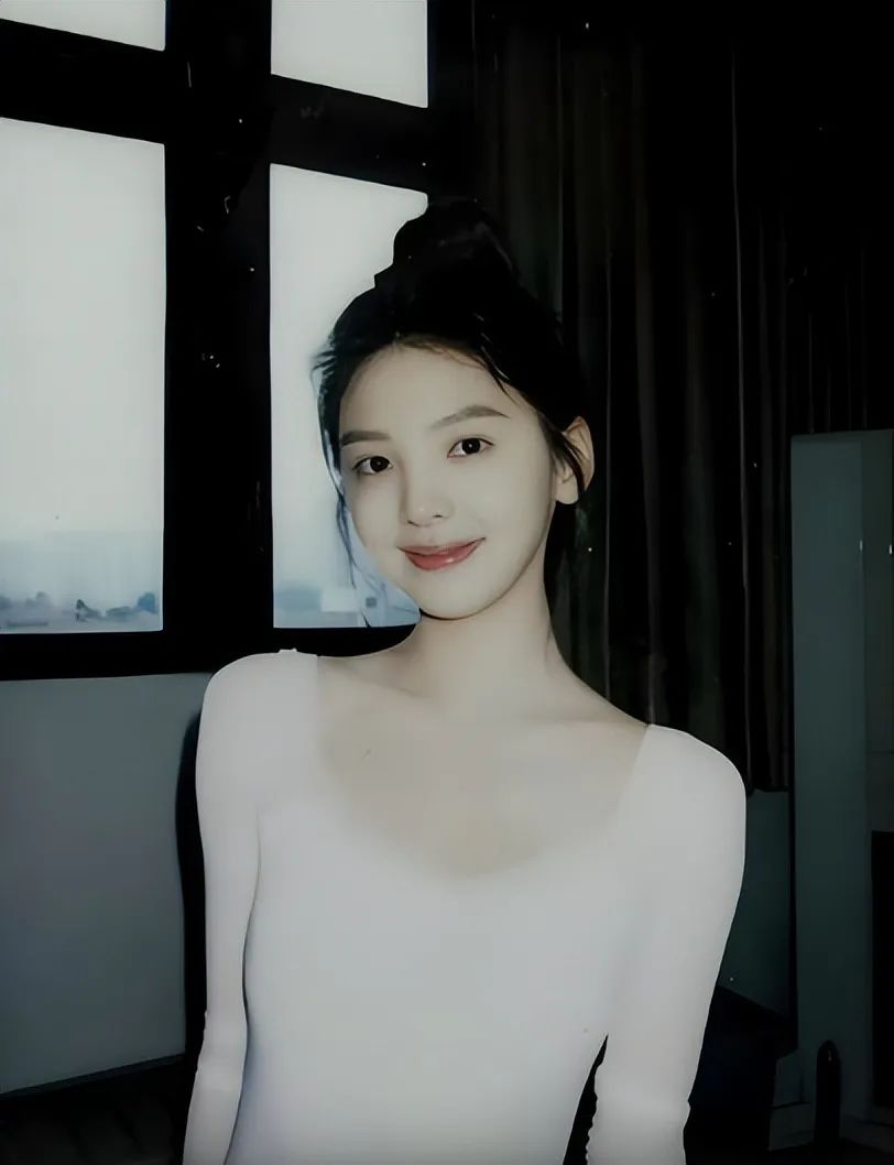 “扶弟魔”章若楠：出道几年仍买不起房，“恨嫁”背后有多心酸！