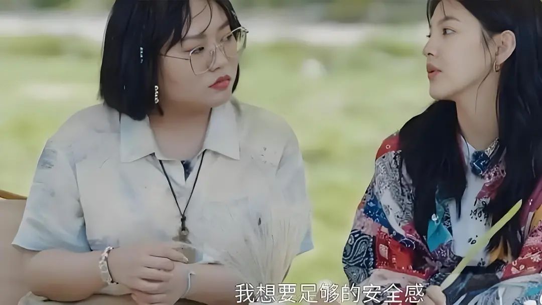 “扶弟魔”章若楠：出道几年仍买不起房，“恨嫁”背后有多心酸！