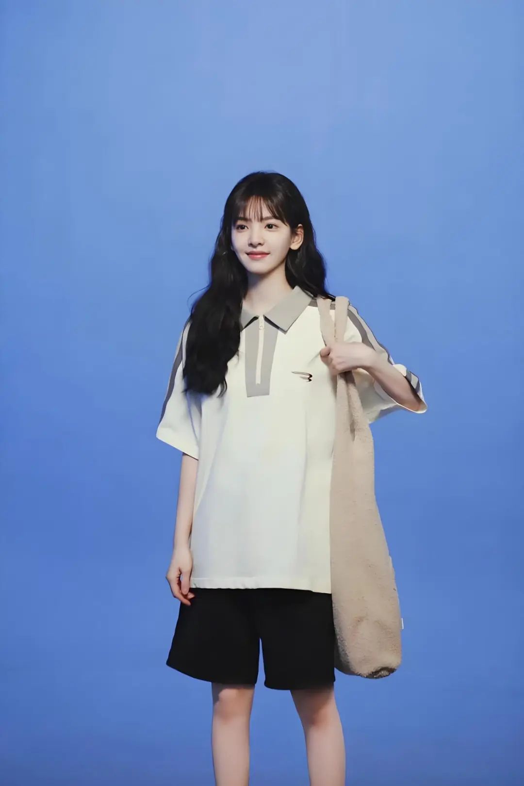 “扶弟魔”章若楠：出道几年仍买不起房，“恨嫁”背后有多心酸！