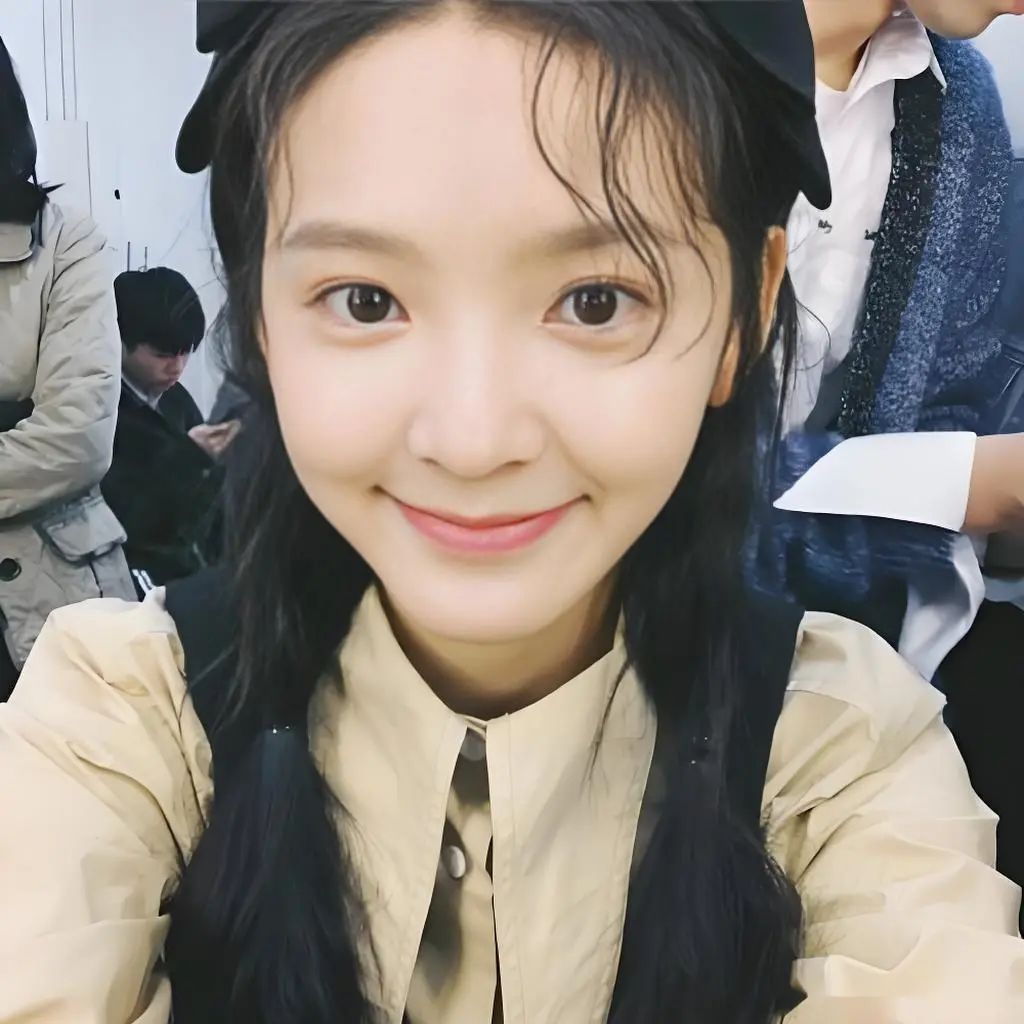 “扶弟魔”章若楠：出道几年仍买不起房，“恨嫁”背后有多心酸！