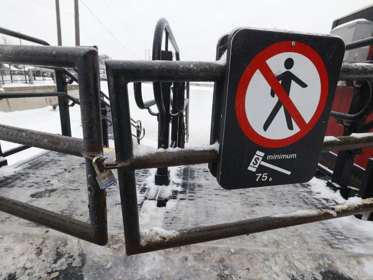 Rideau Canal Skateway also closed to walkers as NCC preps for reopening