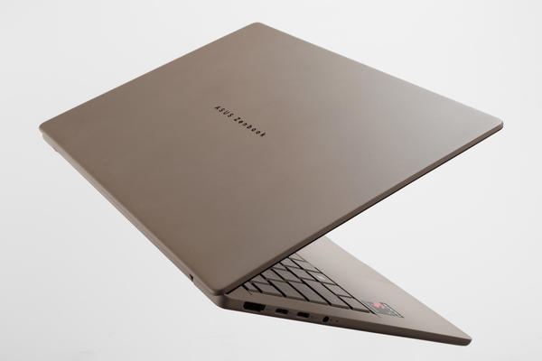 重量899g、最大23時間駆動、触り心地がいいZ世代向けパソコン 重量899g、最大23時間駆動、触り心地がいいZ世代向けパソコン