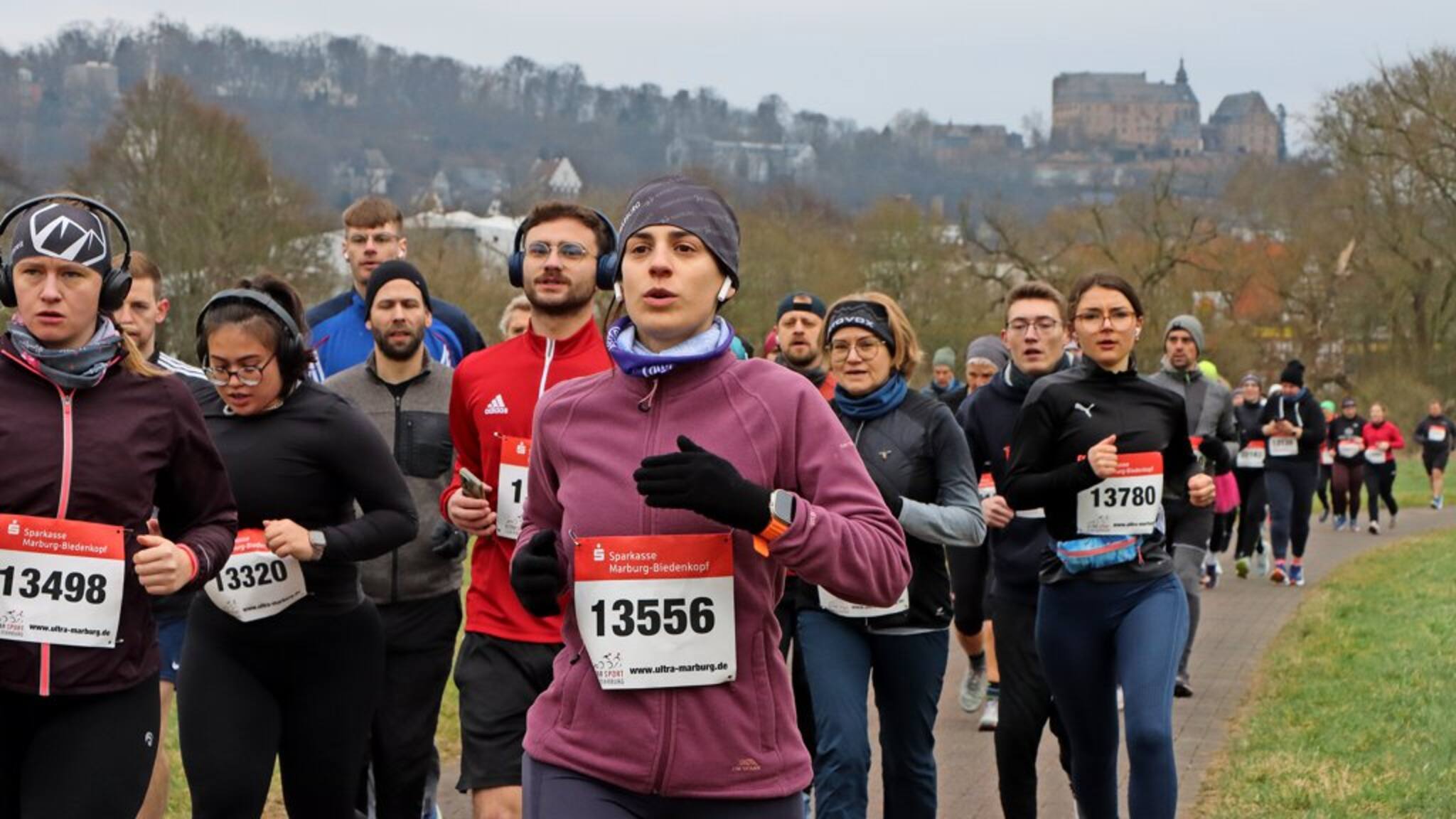 Lahntallauf 2025 in Marburg: Rekordzeiten und Sportler-Spa&szlig; im &Uuml;berblick