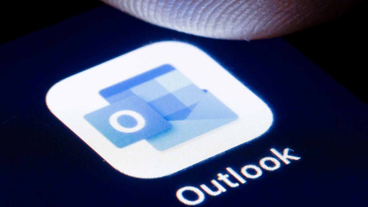MICROSOFT ASKS IPHONE USERS TO REAUTHENTICATE AFTER OUTLOOK OUTAGE visual data 2