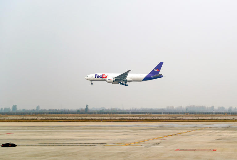 La seguridad de los aviones, junto con la presión de aire, hace casi imposible que las puertas se puedan abrir.