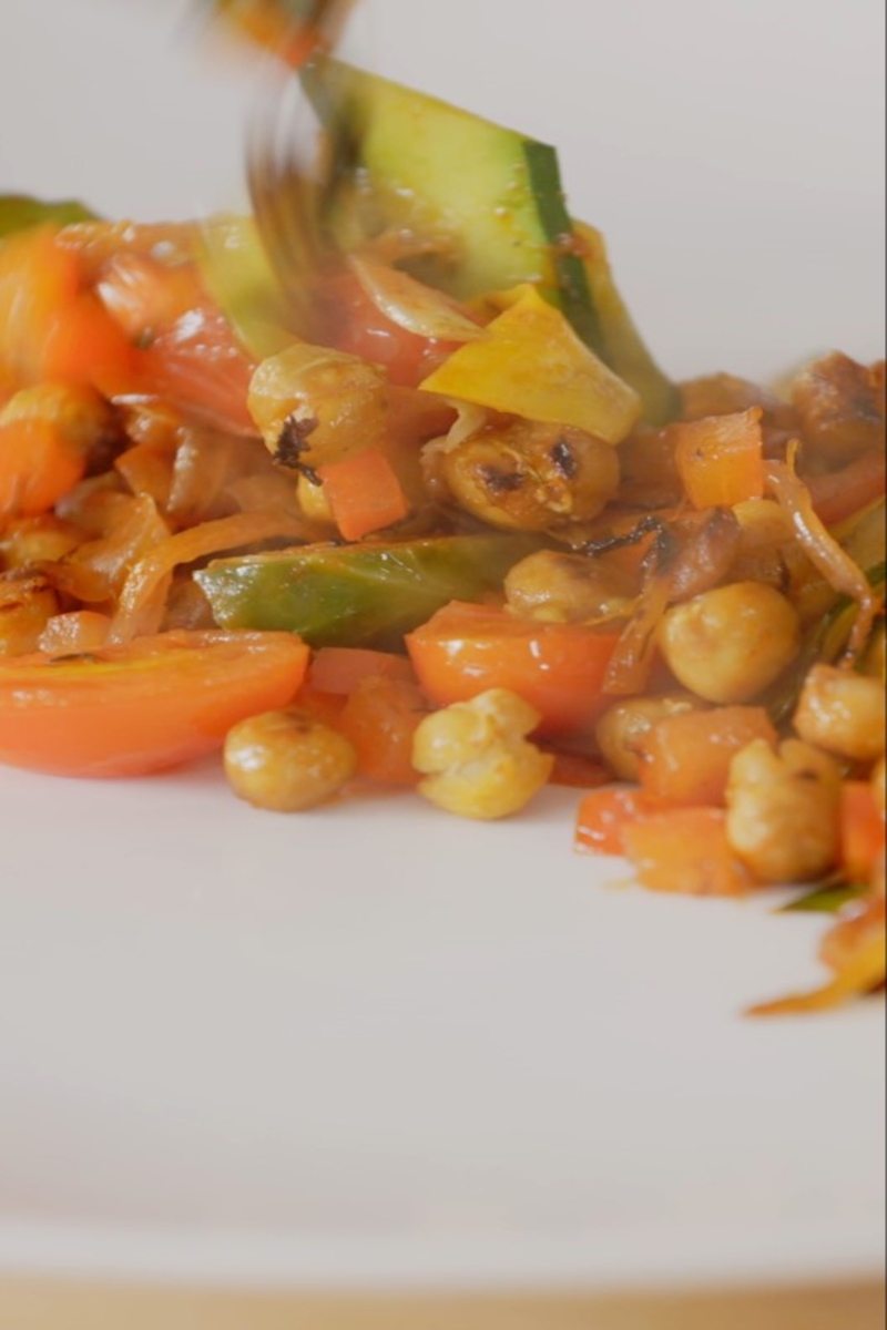 Warmer Gemüsesalat mit geräucherter Paprika und Kichererbsen