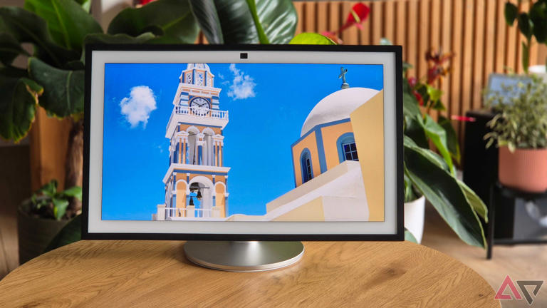 Amazon Echo Show 21 used as a picture frame