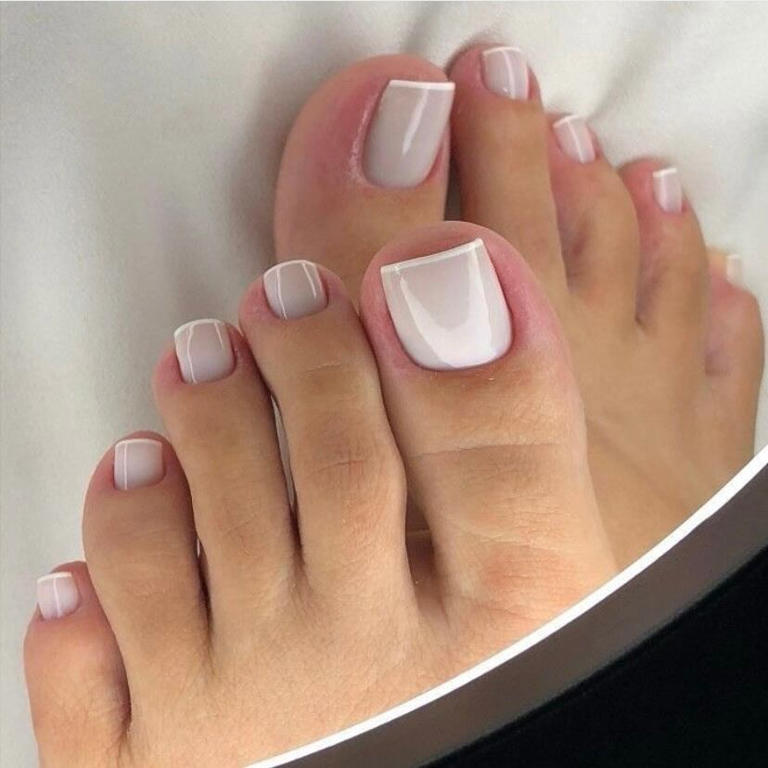 Las uñas francesas son atemporales y adaptables. Foto: Instagram @cindyvalnails