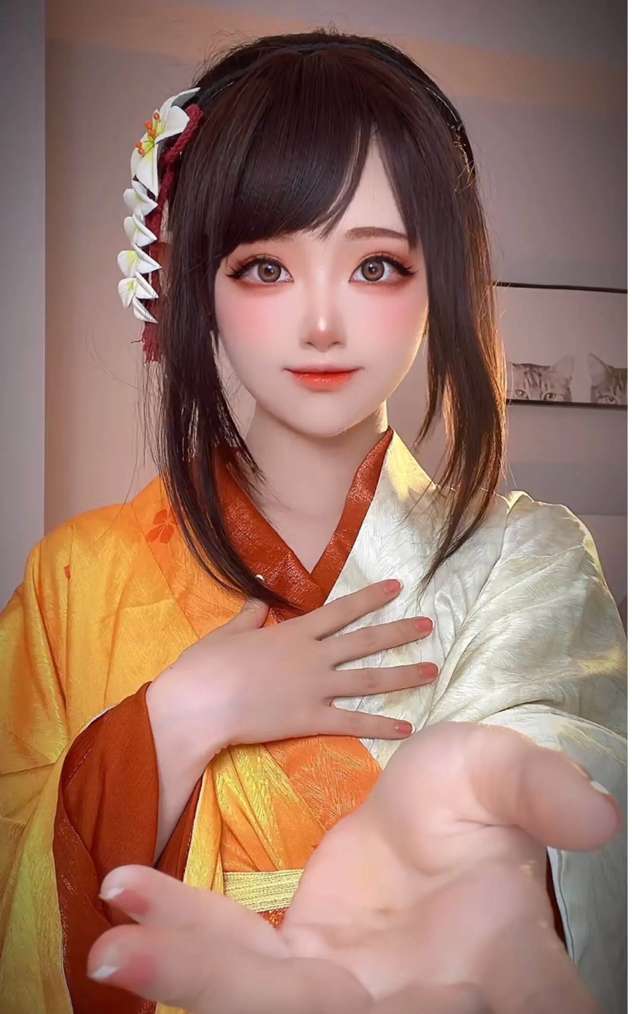 小柔COS阿通，形象还原，表情可爱，她是懂抓玩家心理的