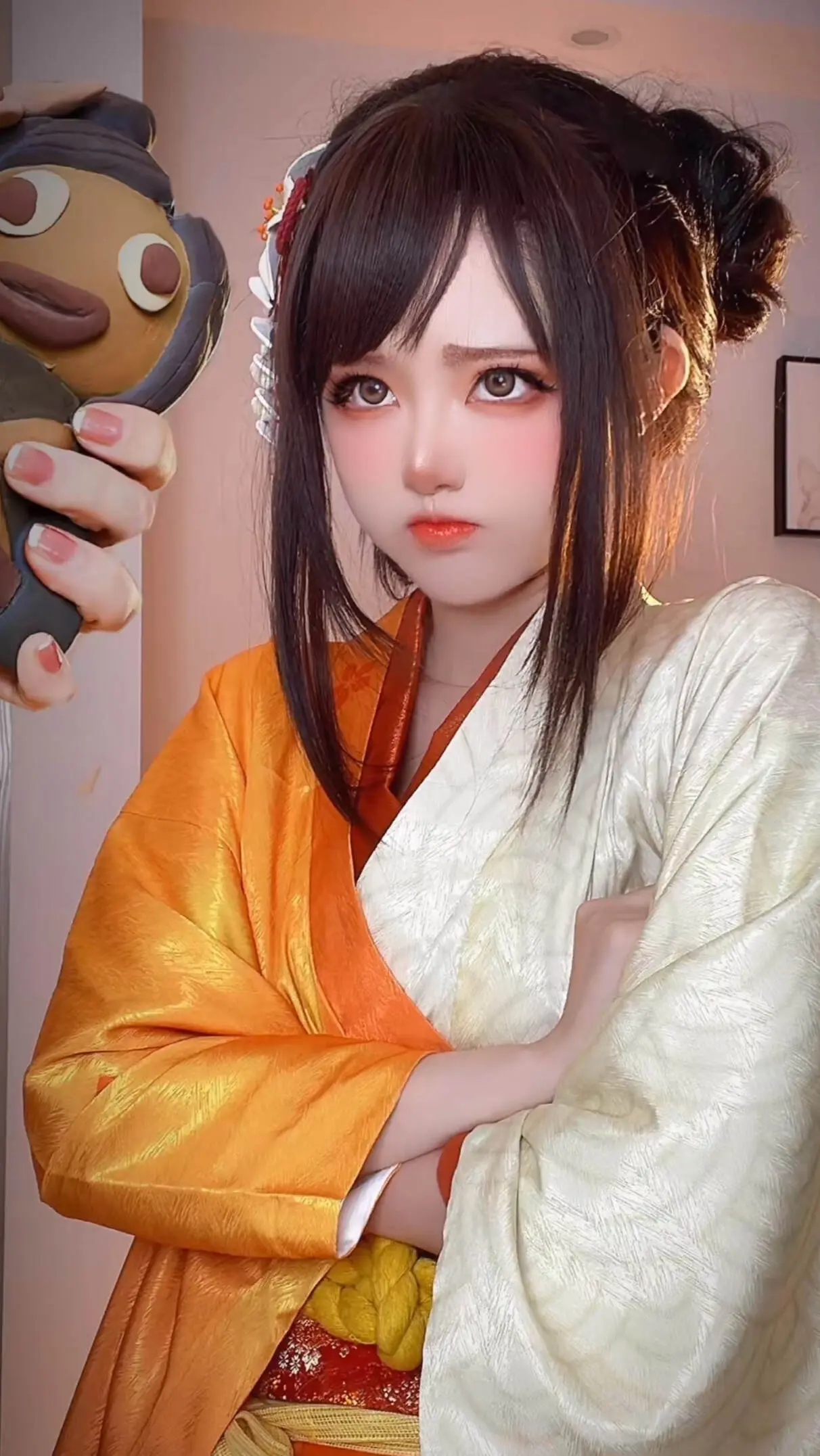 小柔COS阿通，形象还原，表情可爱，她是懂抓玩家心理的