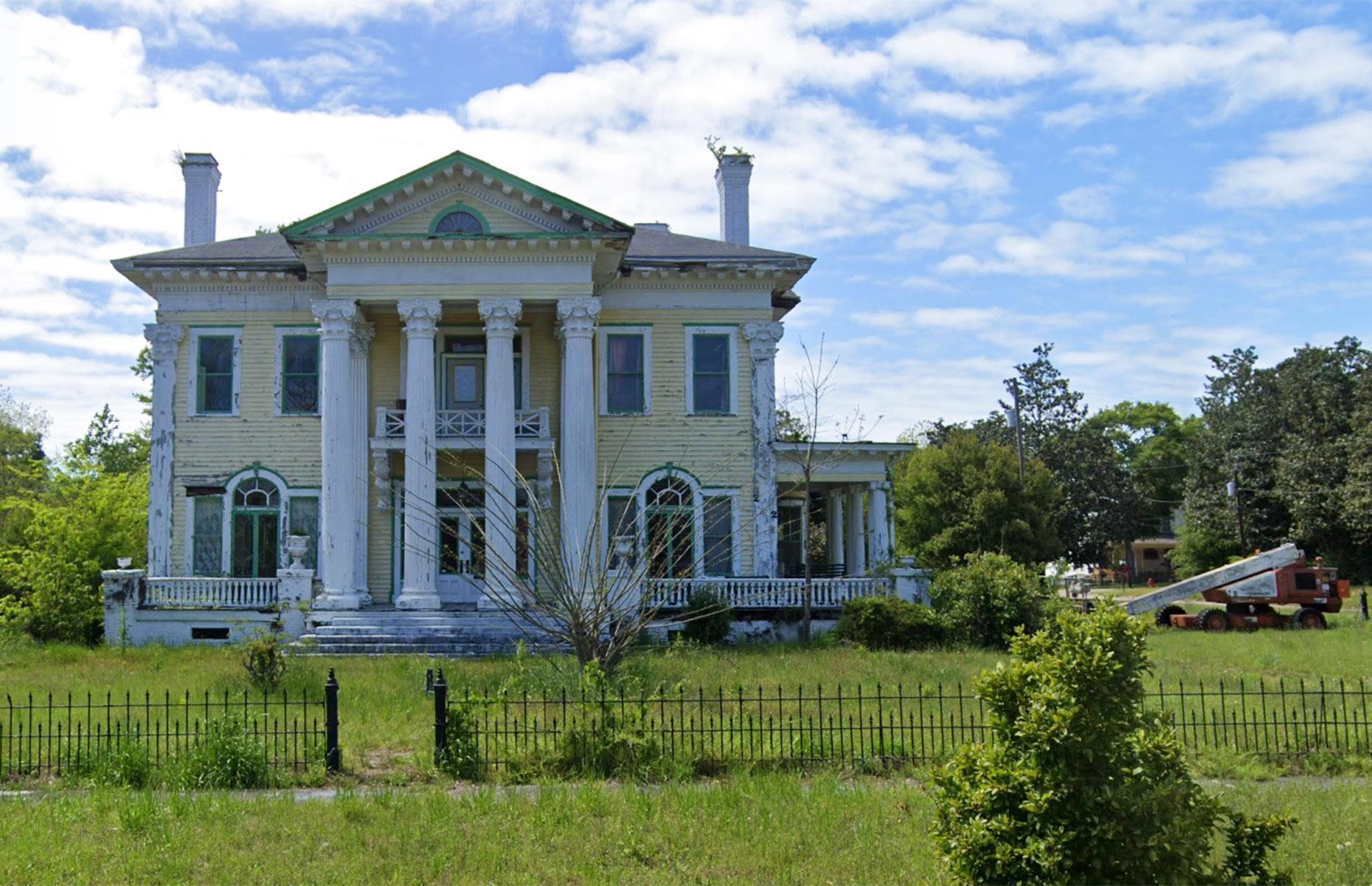 The haunting mystery of this abandoned 120-year-old mansion