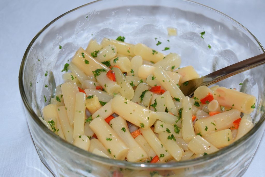 Spanischer Schwarzwurzelsalat – Cremig, knackig &amp; voller Aromen