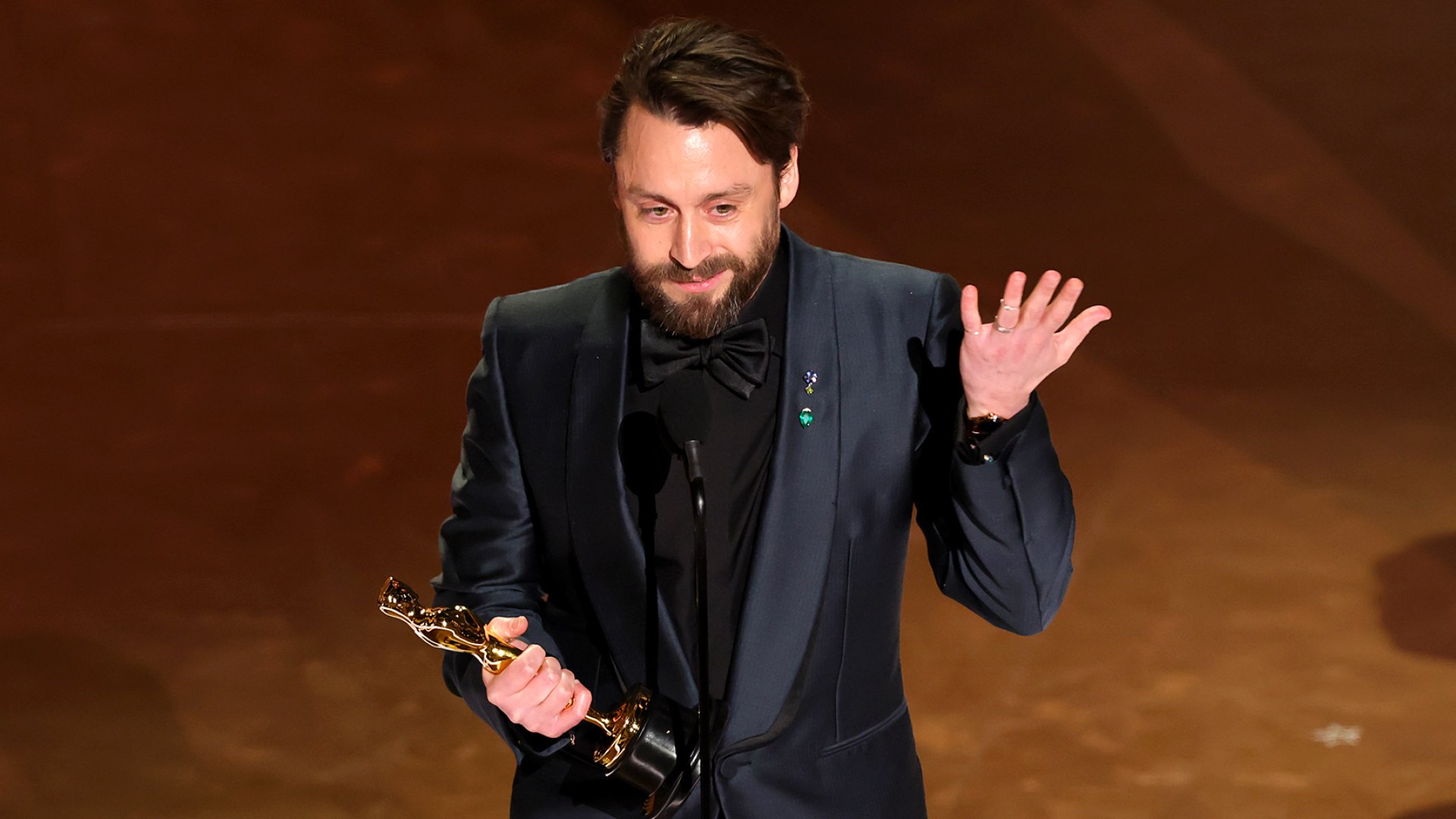 Kieran Culkin Jokes About Mom in Oscars Speech, Doesn't Mention Macaulay
