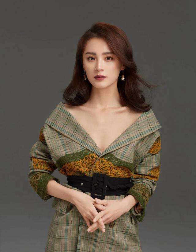 毕业于浙江艺术职业学院，出演了55部戏，当了11次女主角都没有红