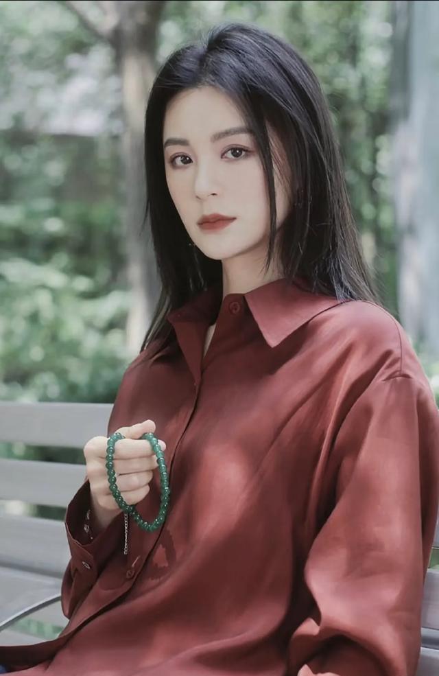 毕业于浙江艺术职业学院，出演了55部戏，当了11次女主角都没有红