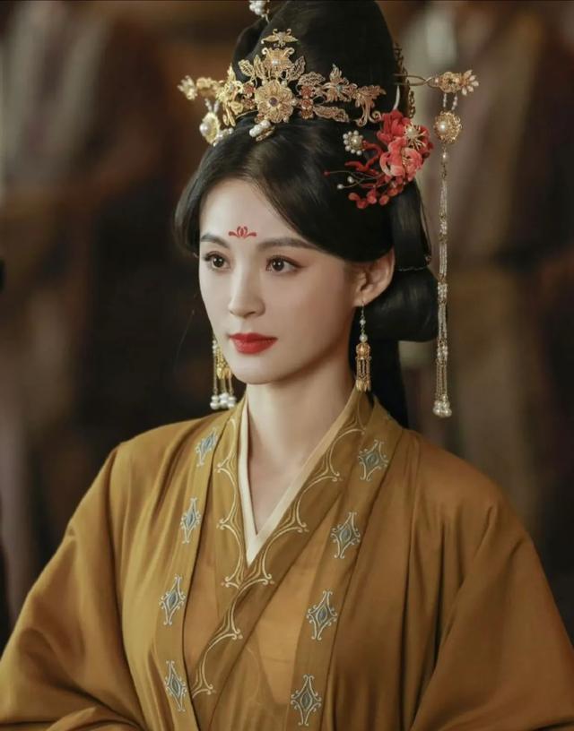 毕业于浙江艺术职业学院，出演了55部戏，当了11次女主角都没有红